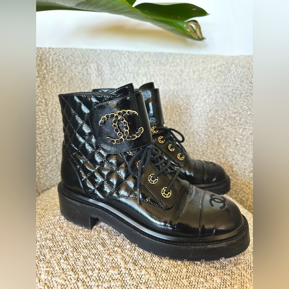 Chanel Chain CC Cap Toe Lace Up Combat Boots Quilted Shiny Calfskin
